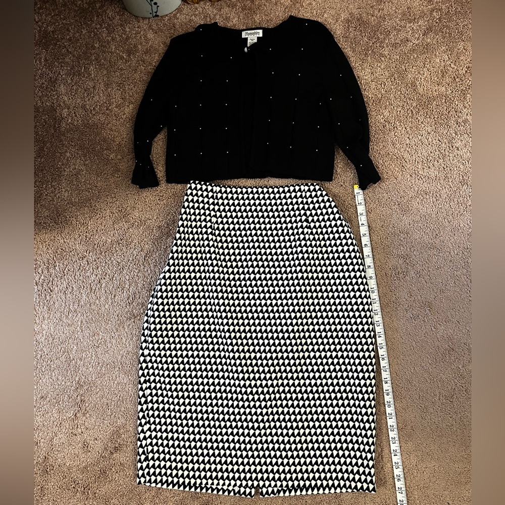 Banana Republic 🍌 Black and White Midi Pencil Skirt